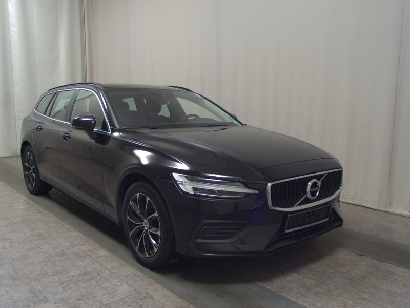 Volvo V60 B4 D automatik Momentum • ACC • kuka za vuču — 3