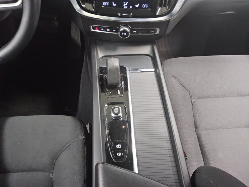 Volvo V60 B4 D automatik Momentum • ACC • kuka za vuču — 6