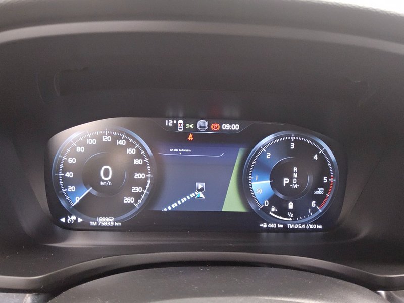 Volvo V60 B4 D automatik Momentum • ACC • kuka za vuču — 8