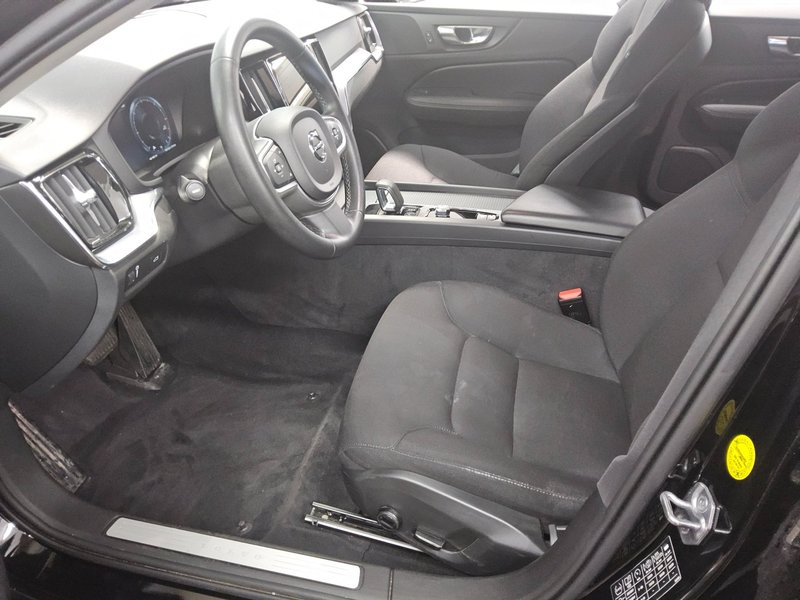 Volvo V60 B4 D automatik Momentum • ACC • kuka za vuču — 9