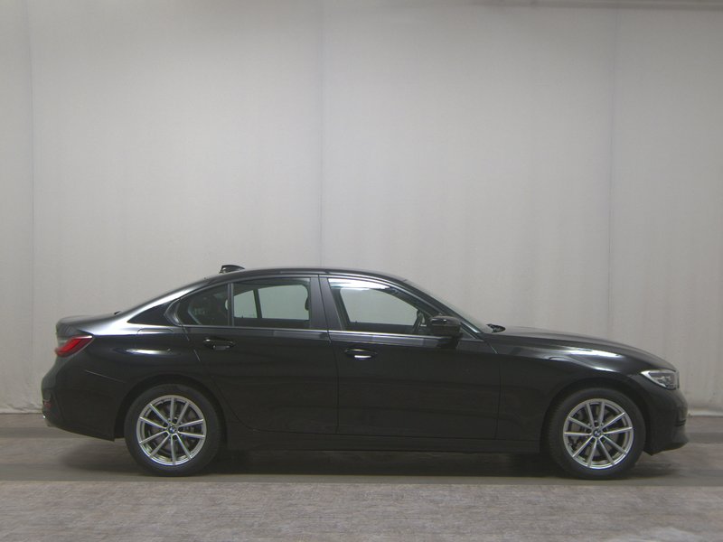 BMW 330i automatik Advantage • LED