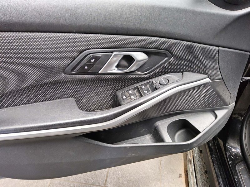 BMW 330i automatik Advantage • LED — 10