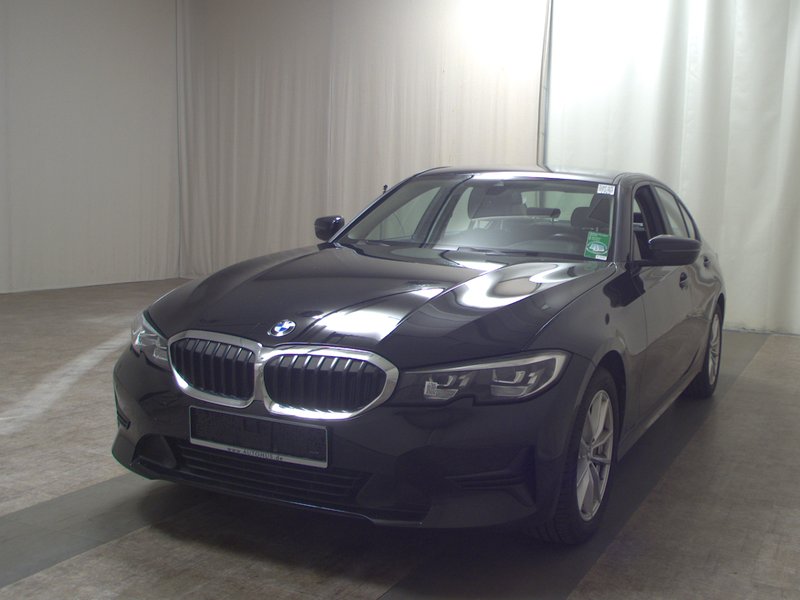 BMW 330i automatik Advantage • LED — 2