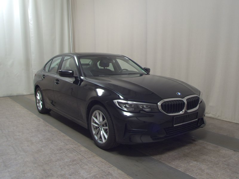 BMW 330i automatik Advantage • LED — 3