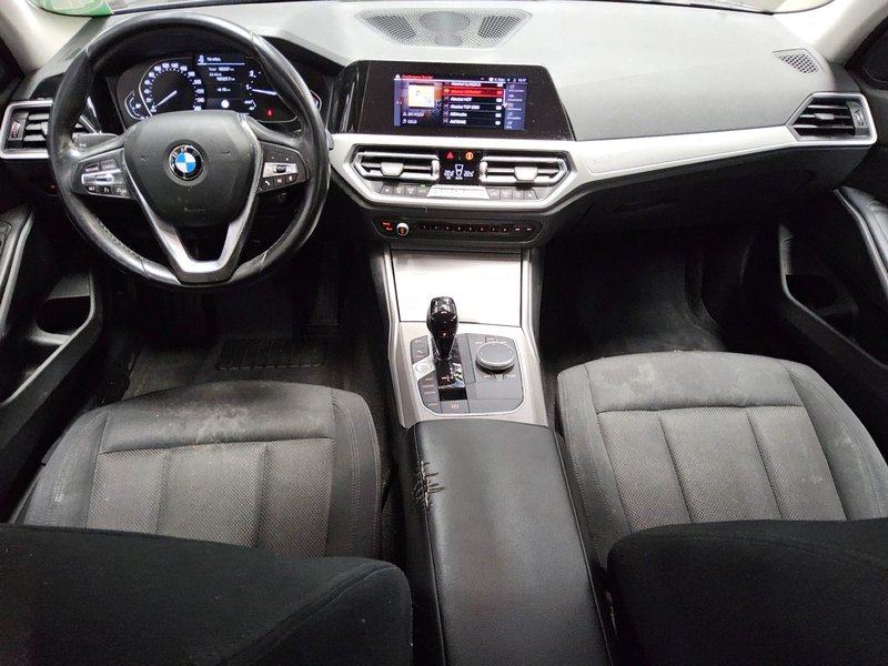 BMW 330i automatik Advantage • LED — 5