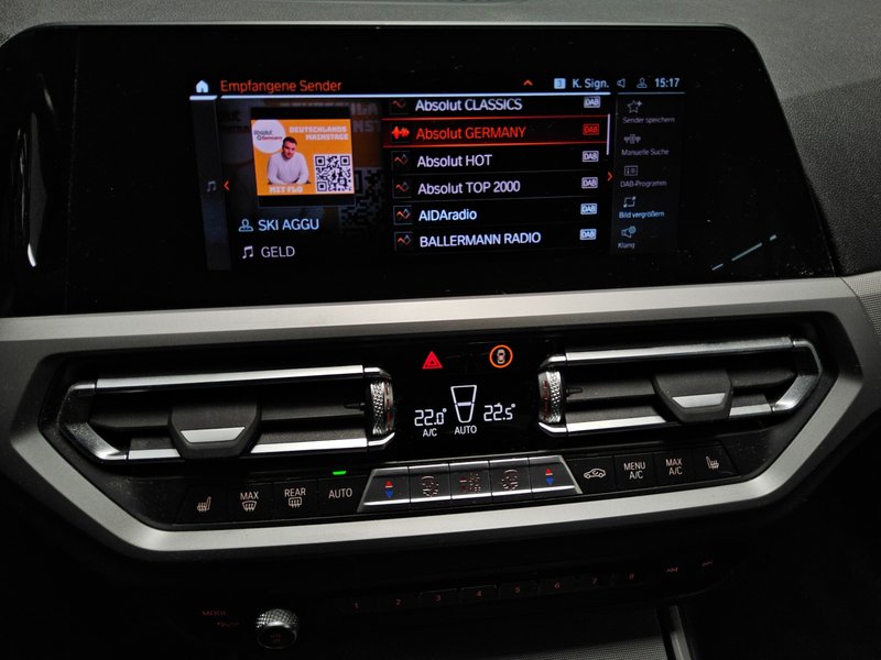 BMW 330i automatik Advantage • LED — 7