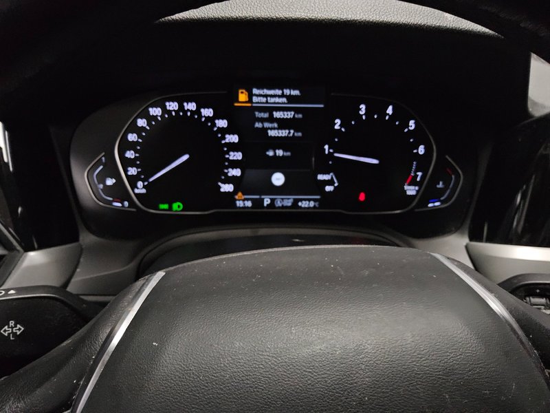 BMW 330i automatik Advantage • LED — 8