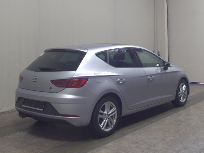 SEAT Leon 1.5 TSI automatik FR-Line • AHK • Full LED — 4