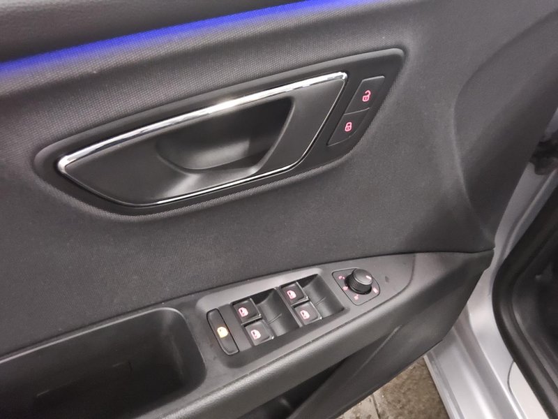 SEAT Leon 1.5 TSI automatik FR-Line • AHK • Full LED — 9