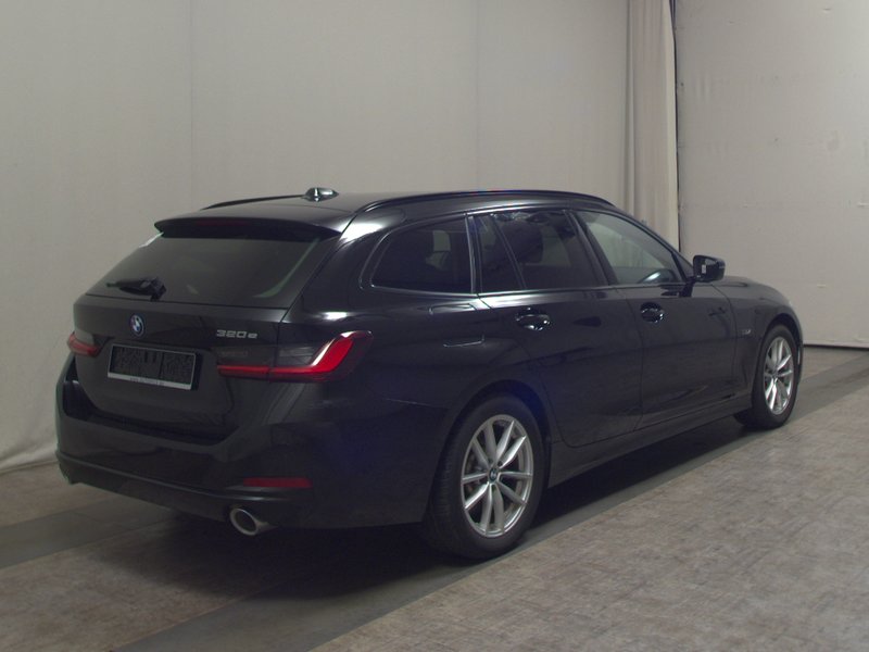 BMW 320e Touring automatik • LED • digitalni instrumenti — 4