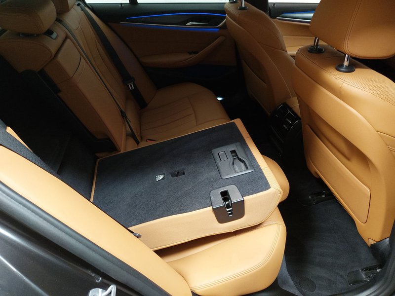 BMW 530e Touring M Sport automatik • ACC • Full LED — 11