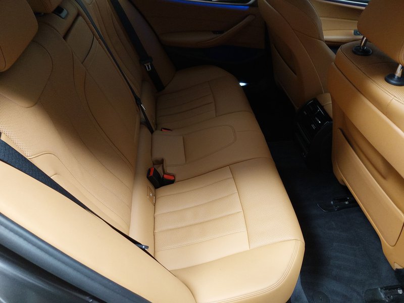 BMW 530e Touring M Sport automatik • ACC • Full LED — 12