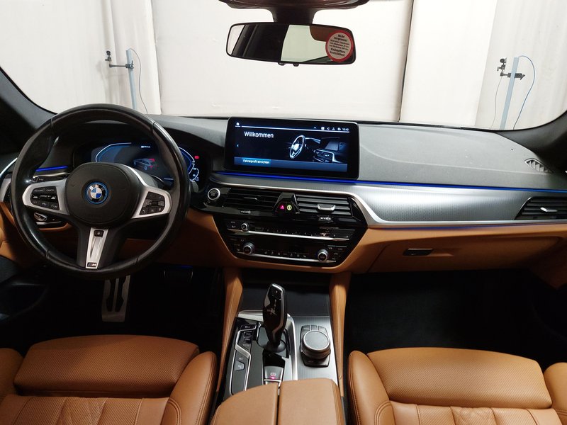 BMW 530e Touring M Sport automatik • ACC • Full LED — 16