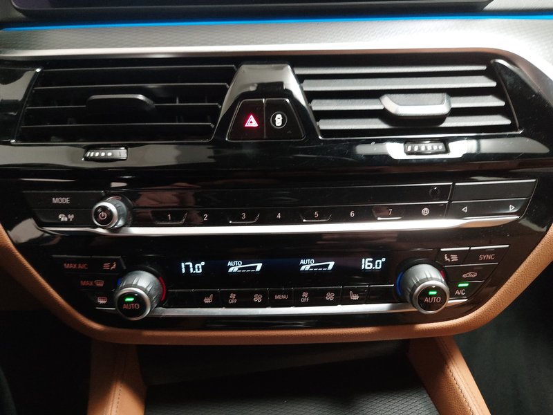 BMW 530e Touring M Sport automatik • ACC • Full LED — 19