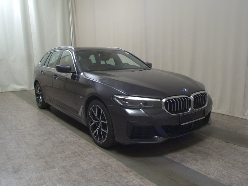 BMW 530e Touring M Sport automatik • ACC • Full LED — 3