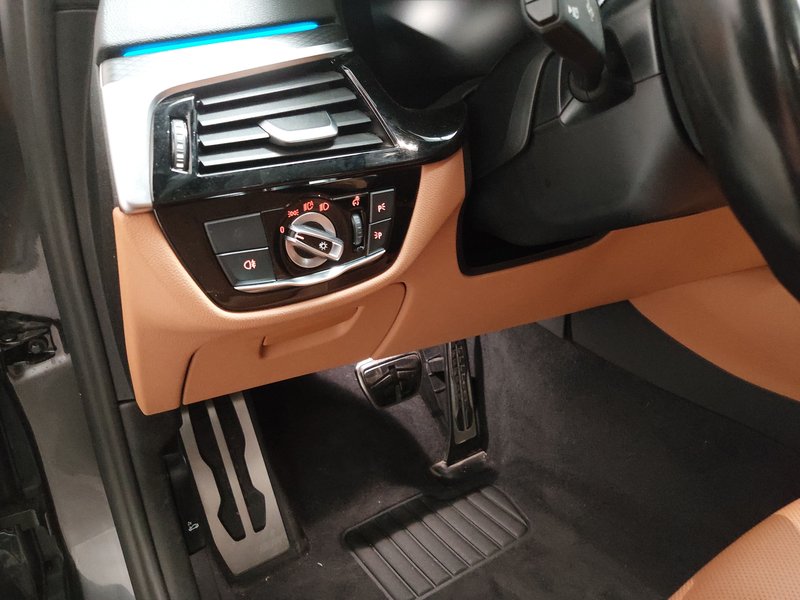 BMW 530e Touring M Sport automatik • ACC • Full LED — 7