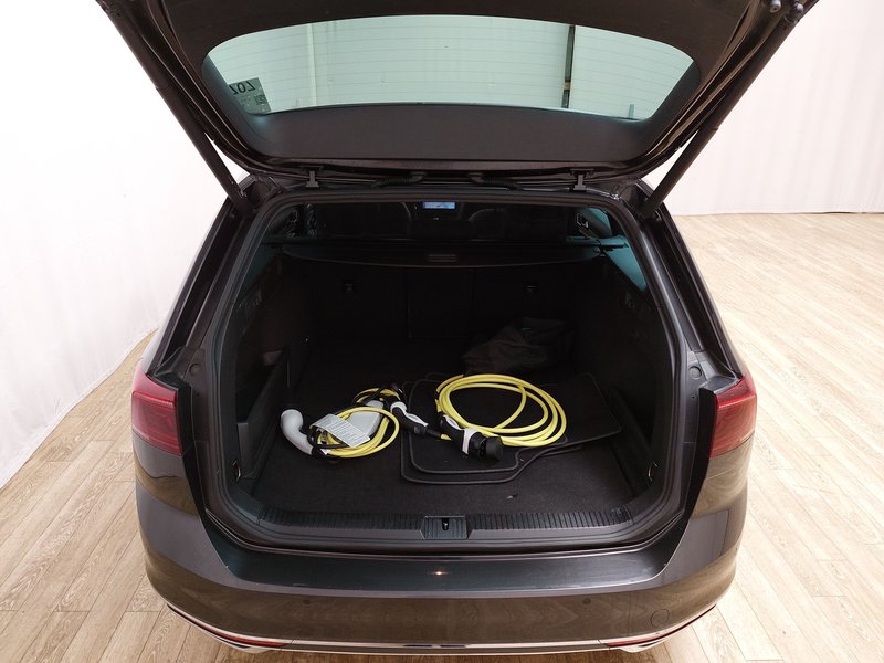 Volkswagen Passat Variant GTE 1.4 TSI automatik • panorama • 360° kamera — 18