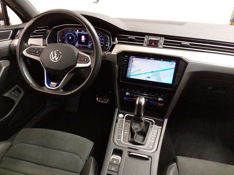Volkswagen Passat Variant GTE 1.4 TSI automatik • panorama • 360° kamera — 19