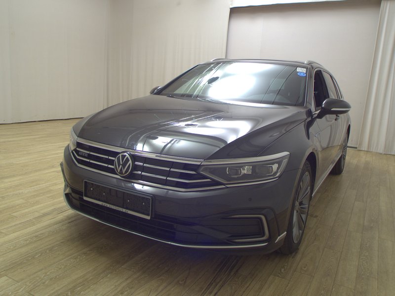 Volkswagen Passat Variant GTE 1.4 TSI automatik • panorama • 360° kamera — 2