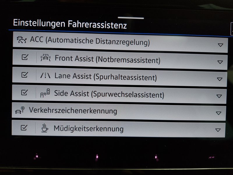 Volkswagen Passat Variant GTE 1.4 TSI automatik • panorama • 360° kamera — 22
