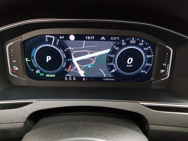 Volkswagen Passat Variant GTE 1.4 TSI automatik • panorama • 360° kamera — 23