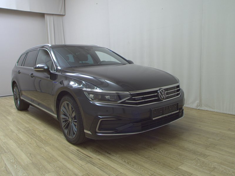 Volkswagen Passat Variant GTE 1.4 TSI automatik • panorama • 360° kamera — 3
