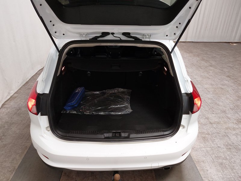 Ford Focus Turnier 1.5 EcoBlue automatik Cool&Connect • LED • Kuka za vuču (AHK) — 16