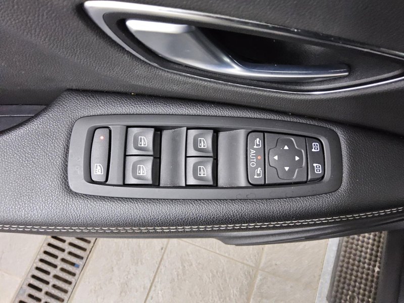 Renault Grand Scenic 1.7 BLUE dCi • Full LED — 9