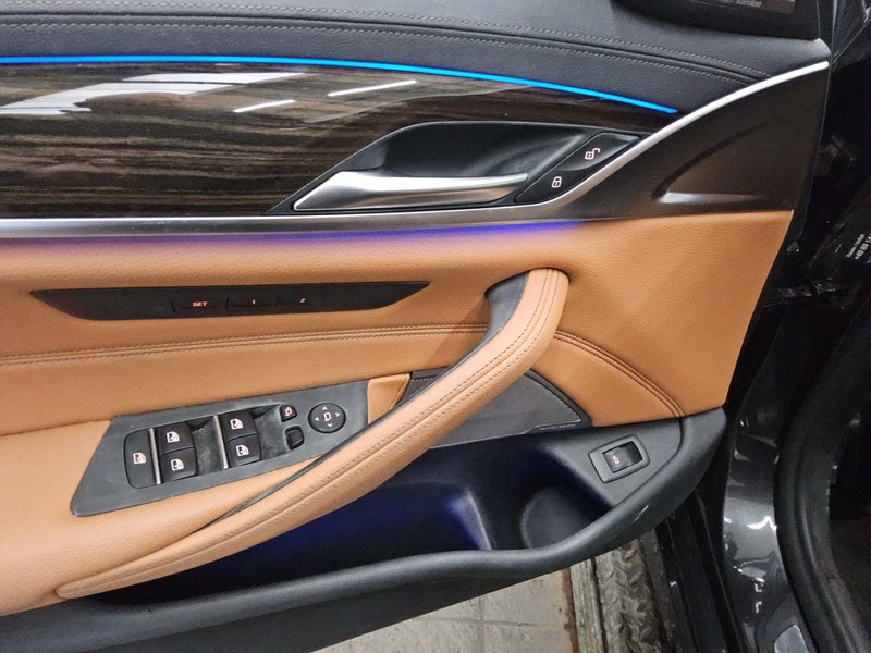 BMW 530i Touring automatik Luxury Line • ACC • koža — 10