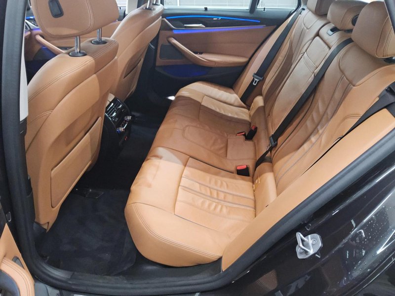 BMW 530i Touring automatik Luxury Line • ACC • koža — 13