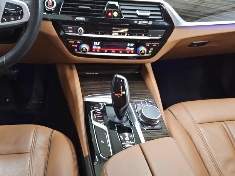 BMW 530i Touring automatik Luxury Line • ACC • koža — 6