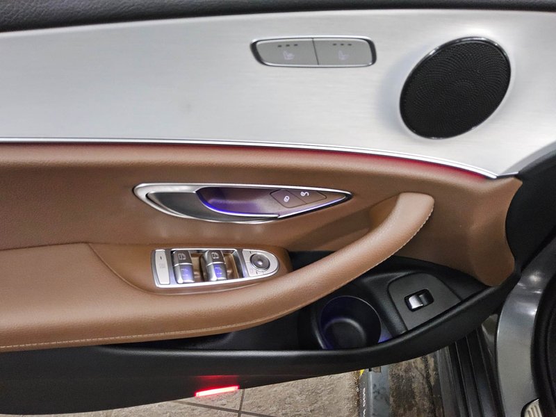 Mercedes-Benz E 300 de karavan automatik AMG Line • 360° kamera • LED — 10