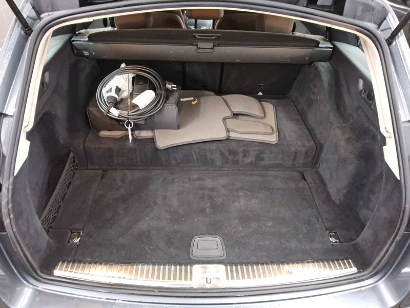 Mercedes-Benz E 300 de karavan automatik AMG Line • 360° kamera • LED — 12