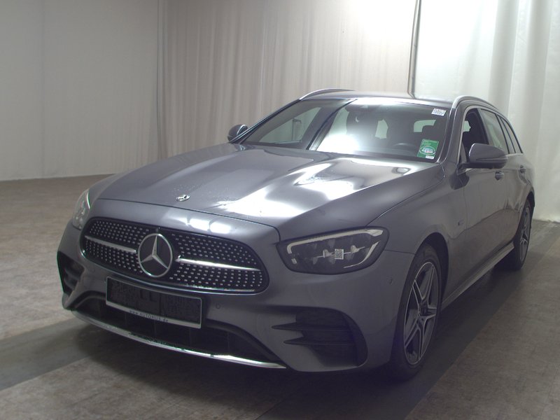 Mercedes-Benz E 300 de karavan automatik AMG Line • 360° kamera • LED — 2