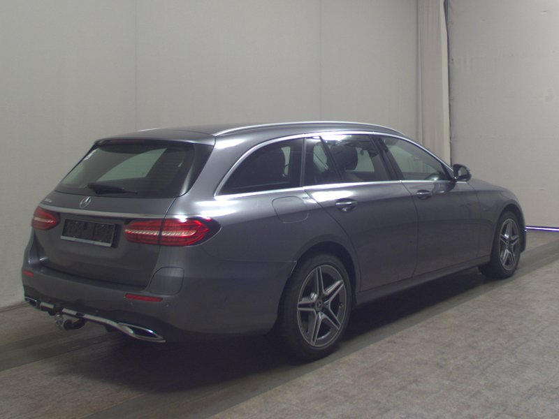 Mercedes-Benz E 300 de karavan automatik AMG Line • 360° kamera • LED — 4
