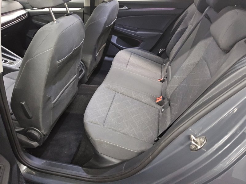 Volkswagen Golf 8 Variant 2.0 TDI automatik Life • ACC • Full LED — 13