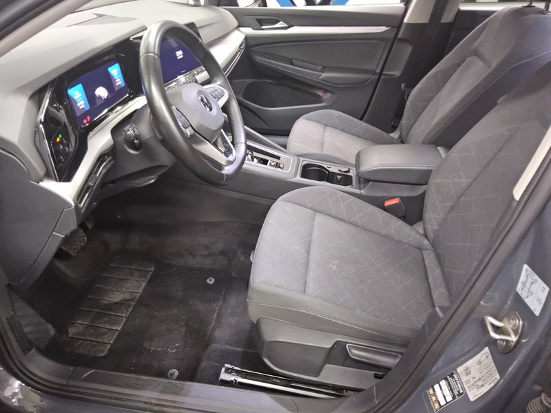 Volkswagen Golf 8 Variant 2.0 TDI automatik Life • ACC • Full LED — 9