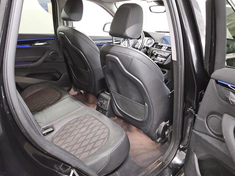 BMW X1 sDrive18d automatik xLine • koža • LED — 13