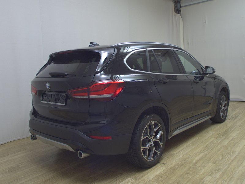 BMW X1 sDrive18d automatik xLine • koža • LED — 4