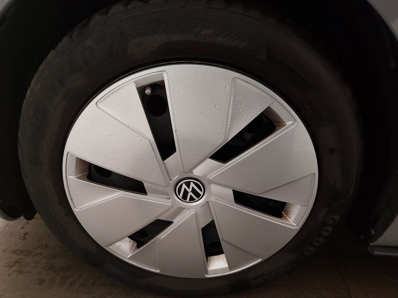 Volkswagen ID.3 Pro Performance • Full LED — 8