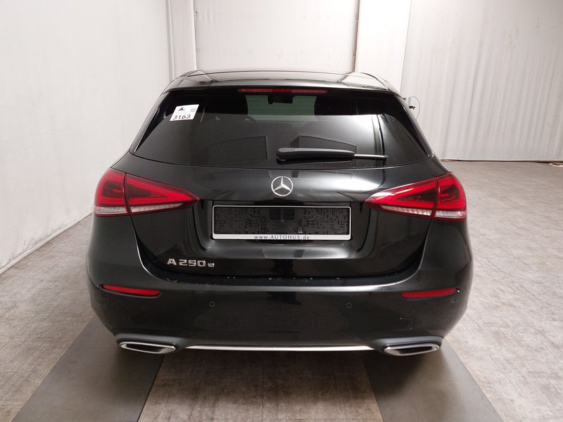 Mercedes-Benz A 250 e automatik Progressive • AHK • bežično punjenje — 14
