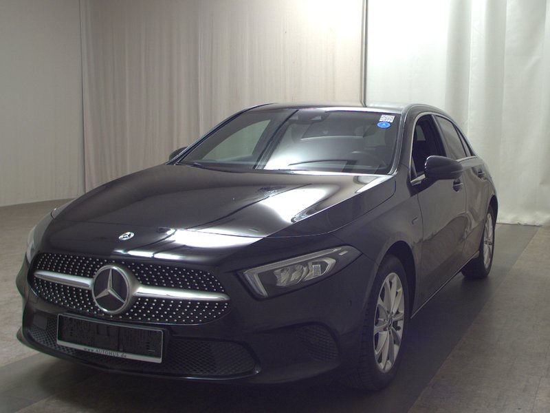 Mercedes-Benz A 250 e automatik Progressive • AHK • bežično punjenje — 2
