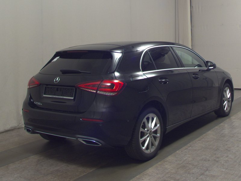 Mercedes-Benz A 250 e automatik Progressive • AHK • bežično punjenje — 4