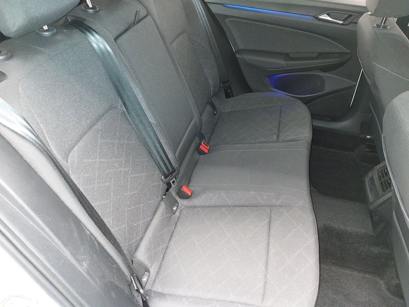 Volkswagen Golf Variant 2.0 TDI Life • ACC • bežično punjenje — 12