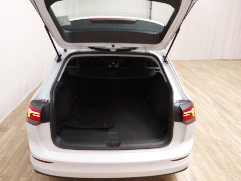 Volkswagen Golf Variant 2.0 TDI Life • ACC • bežično punjenje — 16