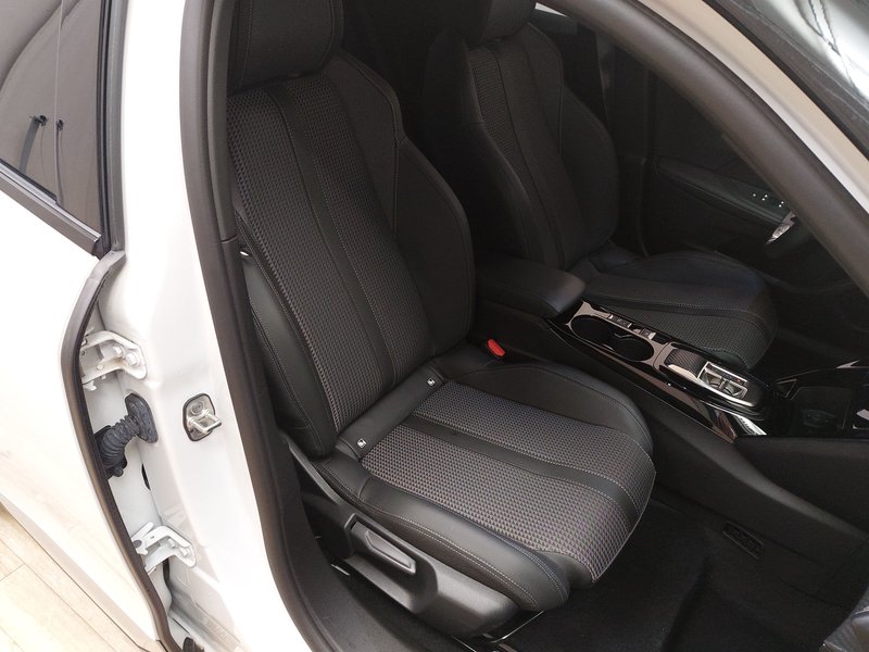 Peugeot 2008 GT-Line • LED — 10