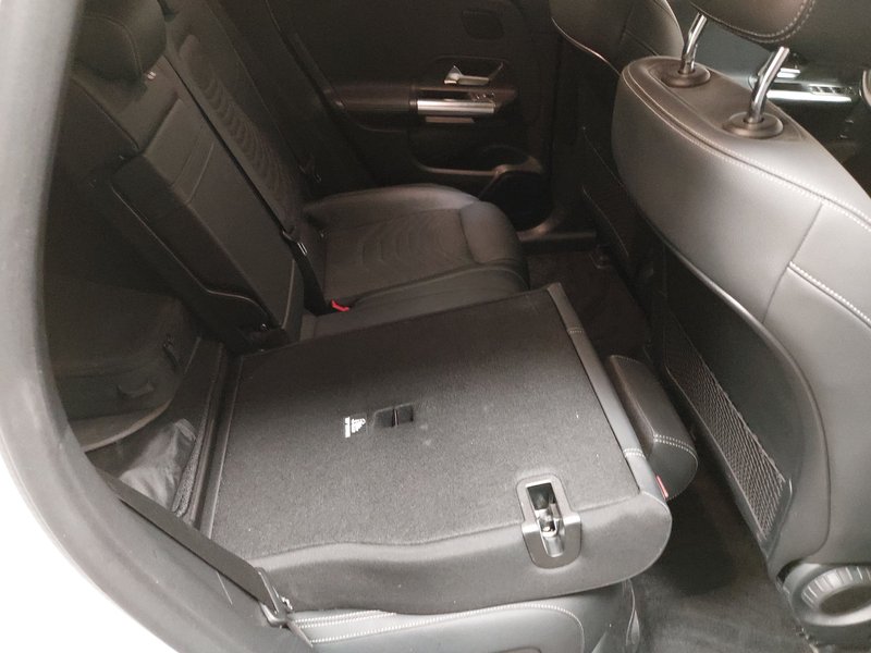 Mercedes-Benz EQA 300 4MATIC Progressive • digitalni instrumenti • LED — 11