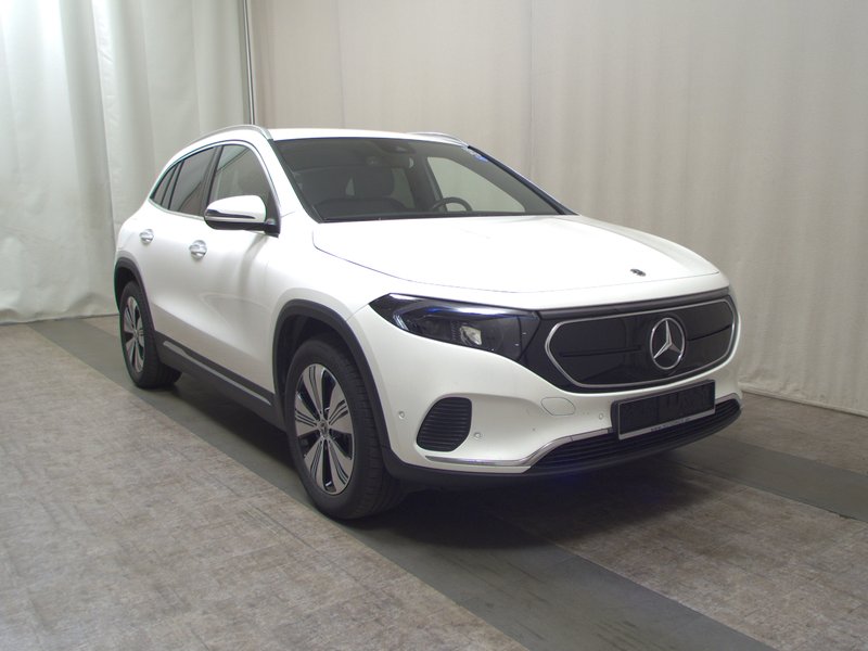 Mercedes-Benz EQA 300 4MATIC Progressive • digitalni instrumenti • LED — 3