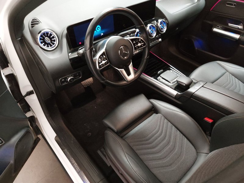 Mercedes-Benz EQA 300 4MATIC Progressive • digitalni instrumenti • LED — 6