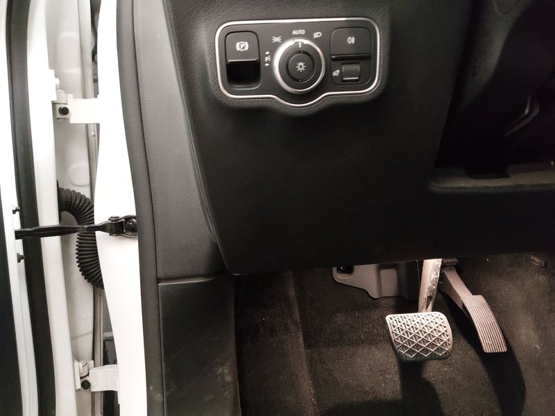Mercedes-Benz EQA 300 4MATIC Progressive • digitalni instrumenti • LED — 7